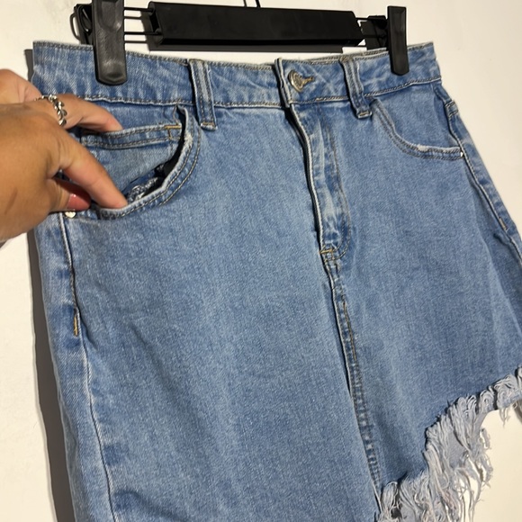 Papaya High-Rise Asymmetrical Frayed Medium Wash Denim Skirt Size Large - Picture 2 of 8